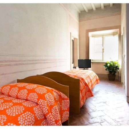 Palazzo Piazza Mazzini Hotel Пеша Екстериор снимка